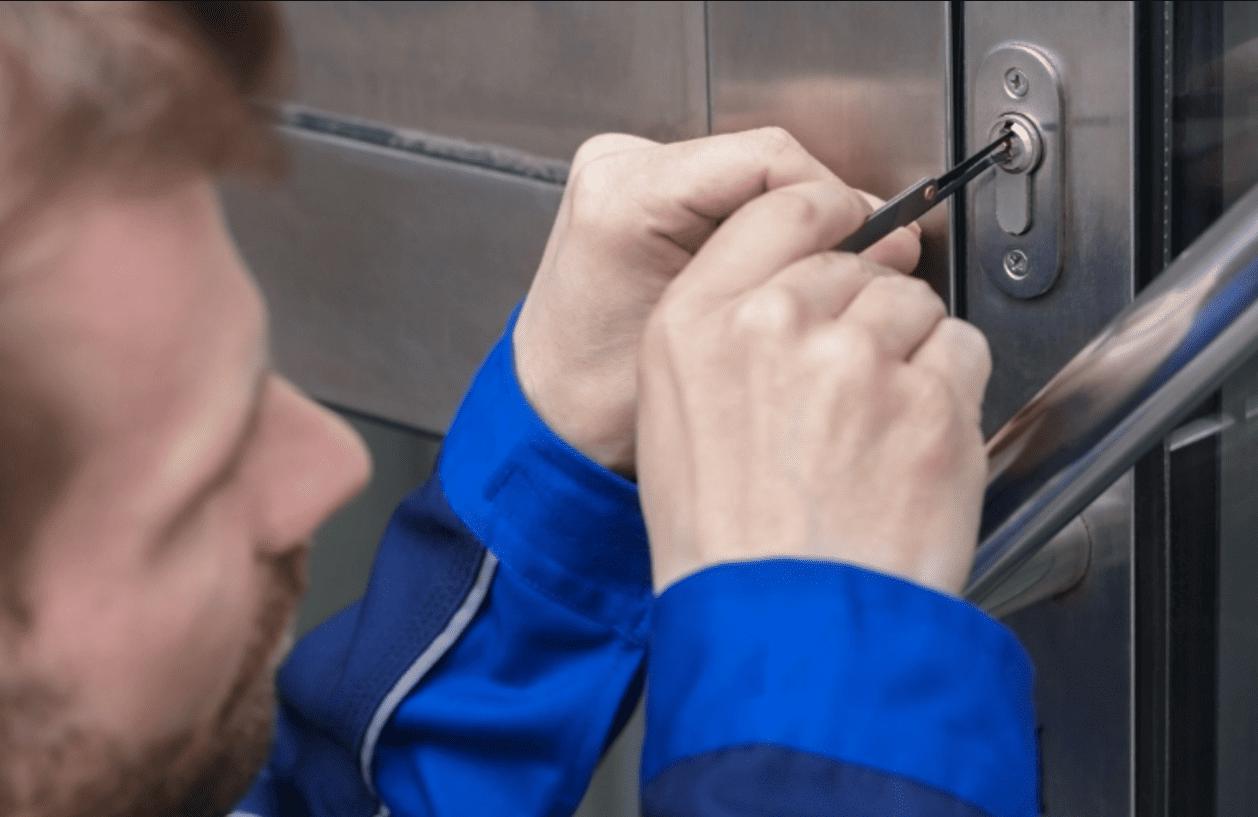 открытие дверного замка