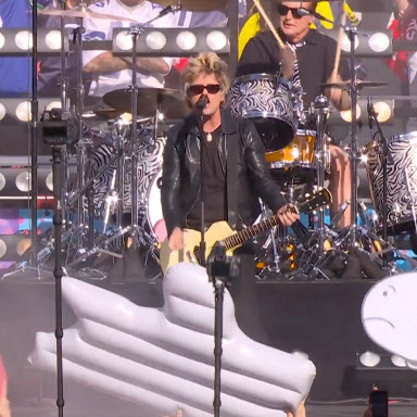 Bad Bunny провел первое в истории испаноязычное шоу перерыва на Супербоуле