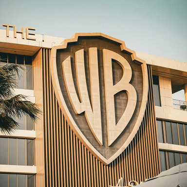 Гендир Netflix уверен, что за слиянием Paramount и Warner Bros. последуют масштабные сокращения