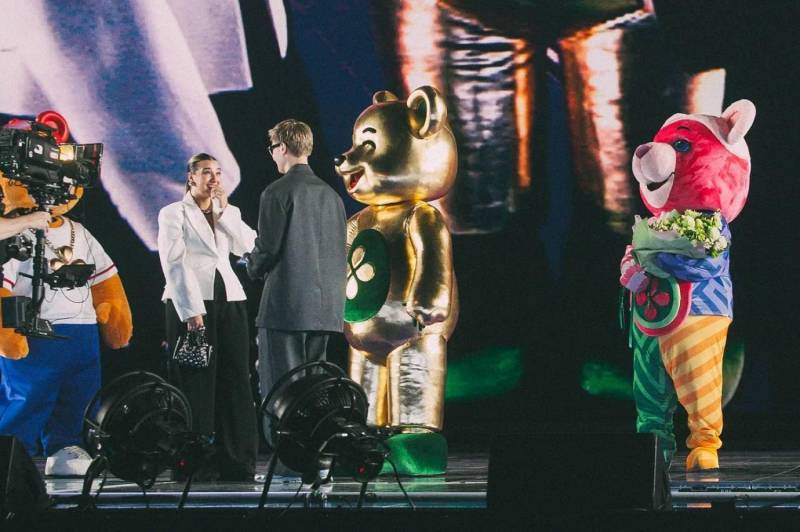 Поклонники Димы Билана обручились на сцене прямо во время концерта