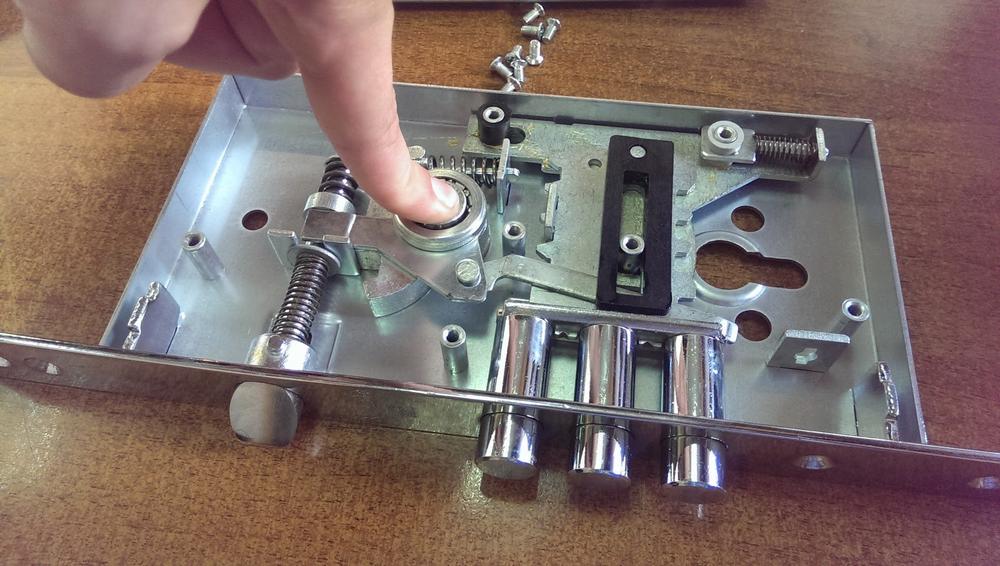 ремонт дверного замка