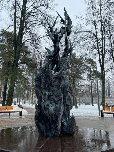 В Петербурге открыли памятник погибшим от коронавирусной инфекции